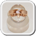 immagine fede nuziale in oro rosa e bianco doppia impernata con diamanti, immagine anello in oro rosa e bianco doppio impernato con diamanti, immagine fedi nuziali
