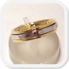 immagine fede nuziale in oro bianco e giallo con diamanti, immagine anello in oro bianco e giallo con diamanti, immagine fedi nuziali
