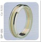 immagine fede nuziale particolare in oro bianco e giallo, immagine anello particolare in oro bianco e giallo, immagine fedi nuziali particolari, immagine fede bicolore