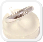 immagine fede nuziale in oro bianco con diamante, immagine anello in oro bianco con diamante, immagine fedi nuziali