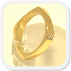 immagine fede nuziale in oro giallo squadrata con diamanti, immagine anello in oro giallo squadrato con diamanti, immagine fedi nuziali