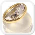 immagine fede nuziale in oro giallo e bianco doppia impernata con diamanti, immagine anello in oro giallo e bianco doppio impernato con diamanti, immagine fedi nuziali